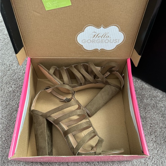 Charlotte Russe Faux Suede Chunk Heel - Picture 5 of 8